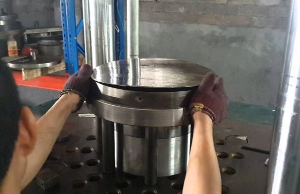 Cách chọn dầu dập INOX phù hợp với quy trình gia công